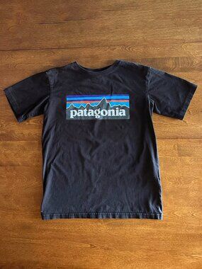 Patagonia black logo T-shirt M 10